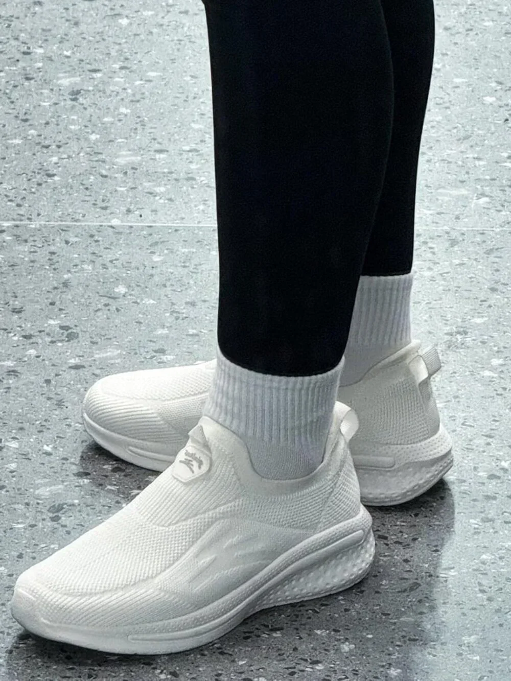 Women's White Walking Shoes Lightweight Breathable Mesh Sneakers Slip Sole